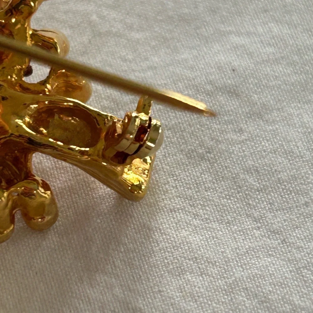 Elegant Gold Christmas Tree Brooch with‎ Multicolor Accents